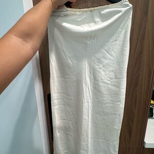437 Elegant White Women's Skirt